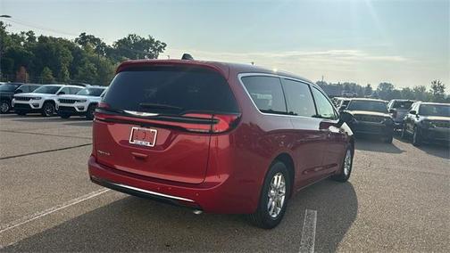 2026 Chrysler Pacifica Select