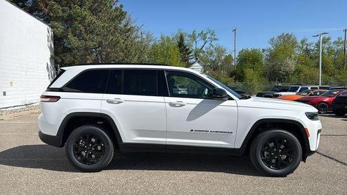 Bright White Clearcoat 2026 Jeep Grand Cherokee Laredo