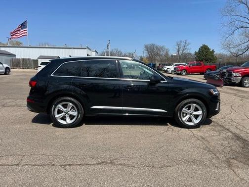 2024 Audi Q7 45 Premium Plus