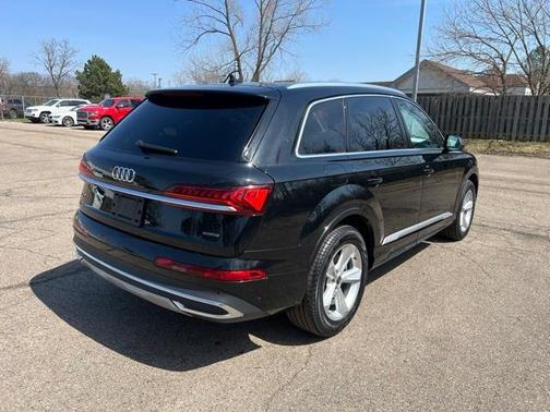 2024 Audi Q7 45 Premium Plus