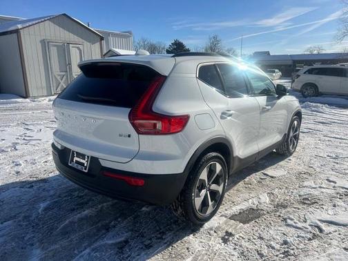 2025 Volvo XC40 B5 Plus Dark Theme
