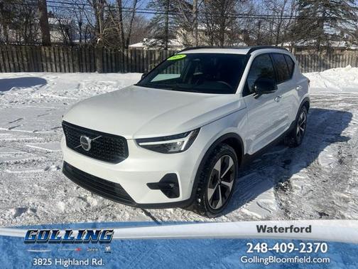 2025 Volvo XC40 B5 Plus Dark Theme