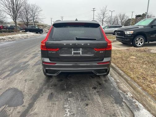 2025 Volvo XC60 B5 Plus