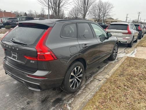2025 Volvo XC60 B5 Plus