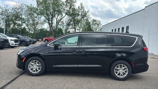 PXJ 2027 Chrysler Pacifica SELECT