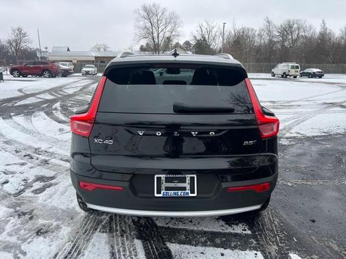 2025 Volvo XC40 B5 Core Bright Theme