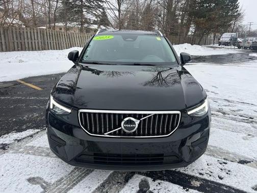 2025 Volvo XC40 B5 Core Bright Theme