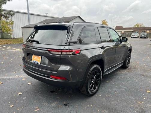 2024 Jeep Grand Cherokee Laredo