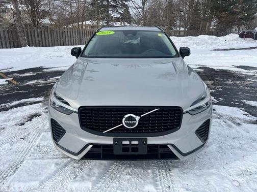 2025 Volvo XC60 B5 Plus
