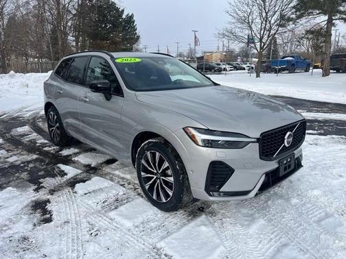 2025 Volvo XC60 B5 Plus