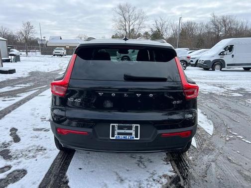 2025 Volvo XC40 B5 Plus Dark Theme