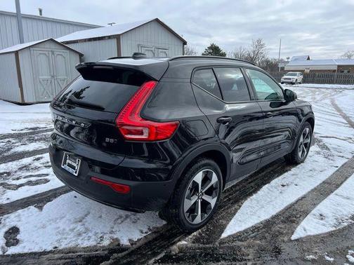 2025 Volvo XC40 B5 Plus Dark Theme