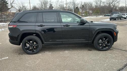 2025 Jeep Grand Cherokee Laredo