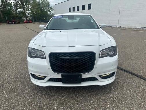 2022 Chrysler 300 Touring L