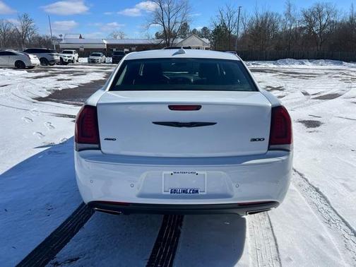 2022 Chrysler 300 Touring L