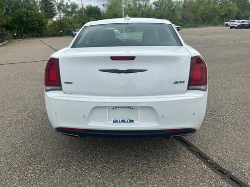 2022 Chrysler 300 Touring L