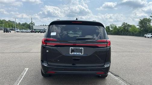2025 Chrysler Pacifica Limited