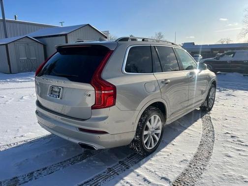 2016 Volvo XC90 T6 Momentum