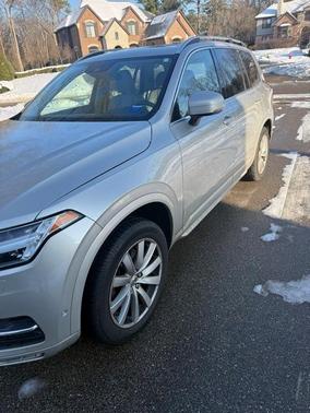 2016 Volvo XC90 T6 Momentum