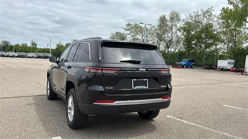 2025 Jeep Grand Cherokee Laredo