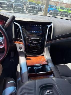 2017 Cadillac Escalade Luxury