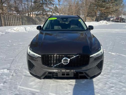 2025 Volvo XC60 B5 Plus