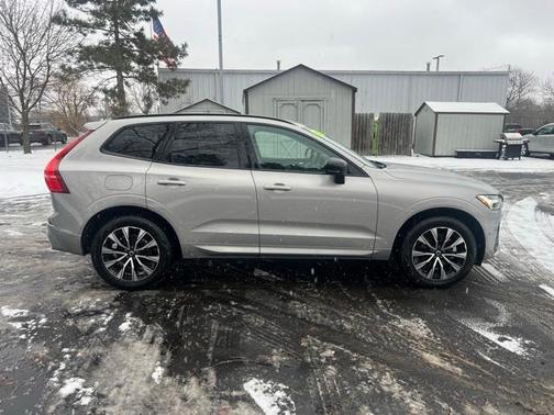 2025 Volvo XC60 B5 Plus