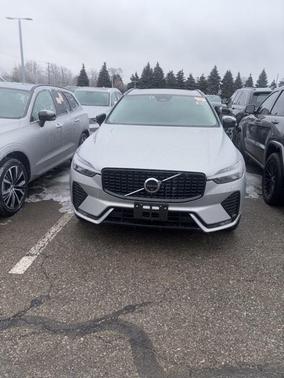 2025 Volvo XC60 B5 Plus