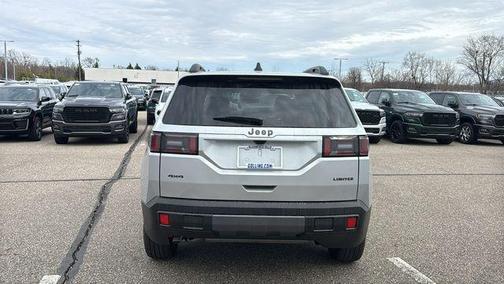 Silver Zynith Clearcoat 2026 Jeep Cherokee LAREDO/LIMITED