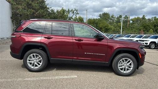 2025 Jeep Grand Cherokee Laredo