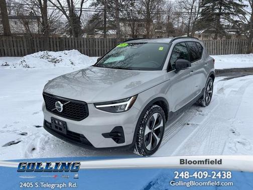 2025 Volvo XC40 B5 Plus Dark Theme