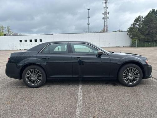 2014 Chrysler 300C John Varvatos Luxury