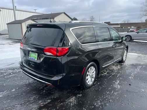 2019 Chrysler Pacifica Touring-L