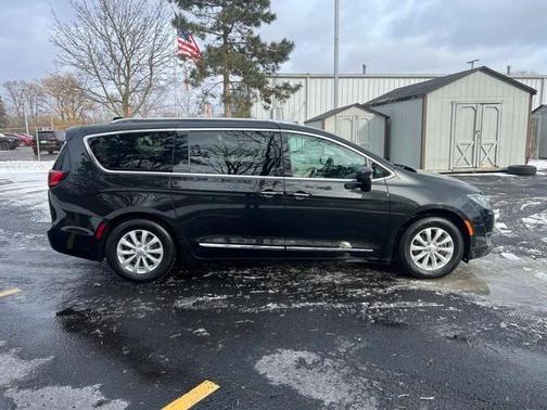 2019 Chrysler Pacifica Touring-L