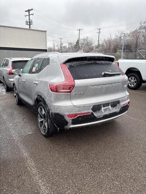 2025 Volvo XC40 B5 Plus Bright Theme