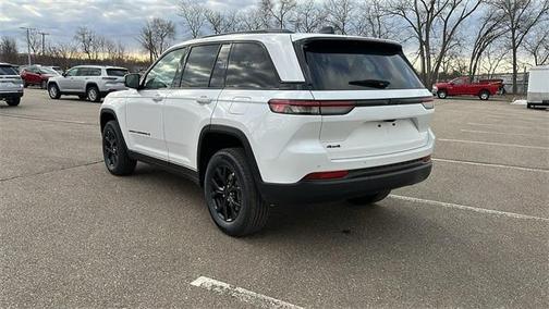 2025 Jeep Grand Cherokee Laredo