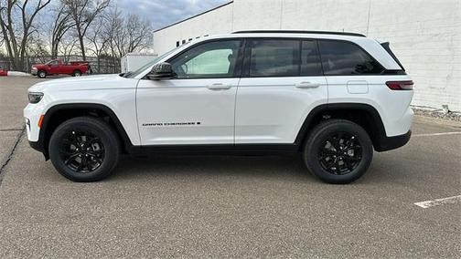 2025 Jeep Grand Cherokee Laredo