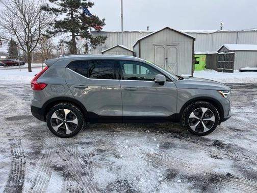 2025 Volvo XC40 B5 Plus Bright Theme