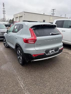 2025 Volvo XC40 B5 Plus Bright Theme