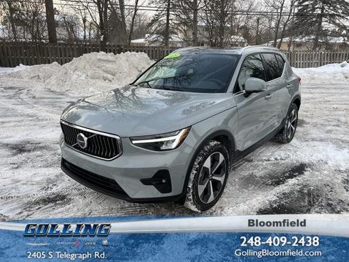 2025 Volvo XC40 B5 Plus Bright Theme