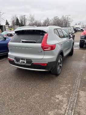 2025 Volvo XC40 B5 Plus Bright Theme