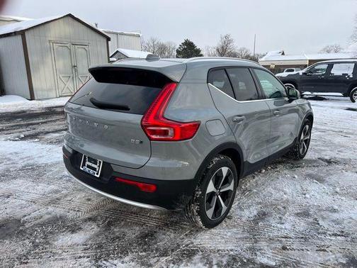 2025 Volvo XC40 B5 Plus Bright Theme