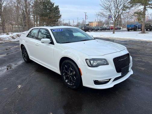 2023 Chrysler 300 Touring L