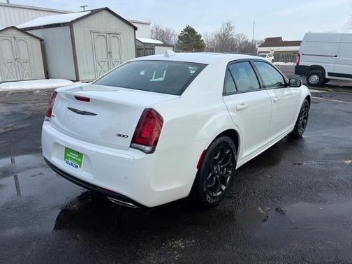 2023 Chrysler 300 Touring L