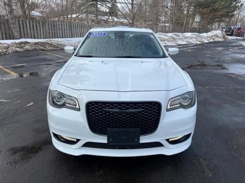 2023 Chrysler 300 Touring L