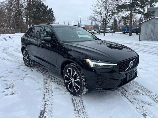 2025 Volvo XC60 B5 Plus