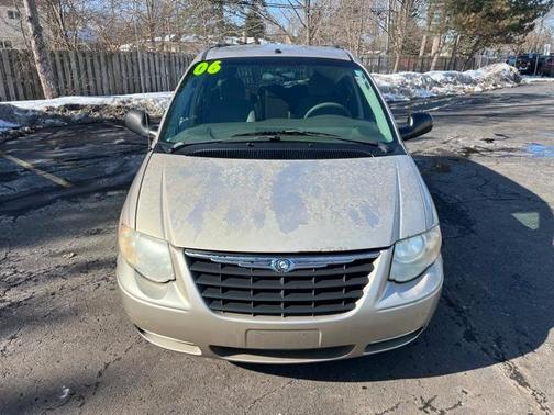 2006 Chrysler Town & Country LX
