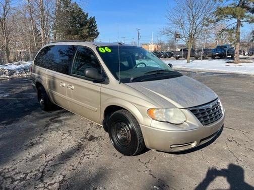 2006 Chrysler Town & Country LX