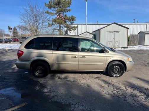 2006 Chrysler Town & Country LX