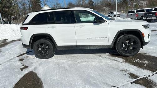 2025 Jeep Grand Cherokee Laredo